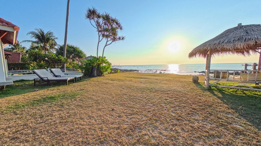 Beachfront Pool Villa 3BR – Malee Beach Villas E7