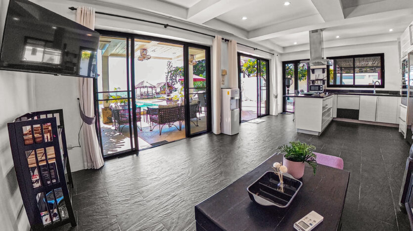 Beachfront Pool Villa 3BR – Malee Beach Villas E7