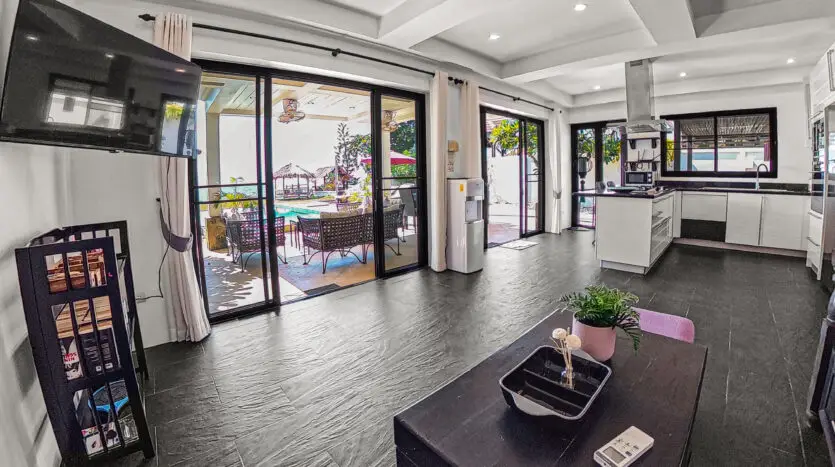 Beachfront Pool Villa 3BR – Malee Beach Villas E7