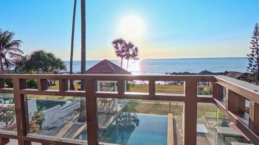 Beachfront Pool Villa 3BR – Malee Beach Villas E7