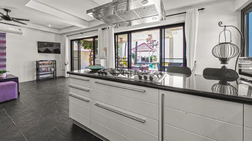 Beachfront Pool Villa 3BR – Malee Beach Villas E7