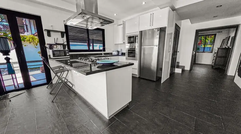 Beachfront Pool Villa 3BR – Malee Beach Villas E7