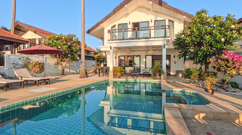 Beachfront Pool Villa 3BR – Malee Beach Villas E7