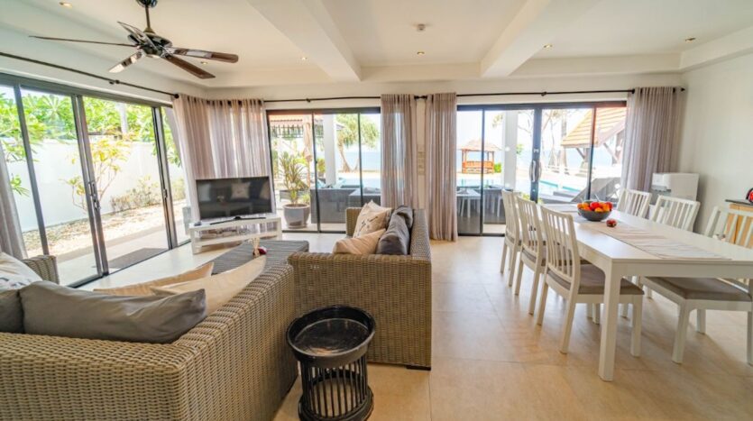 Beachfront Pool Villa 4BR – Malee Beach Villas E6