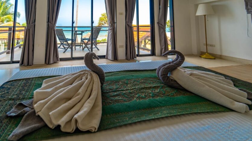 Beachfront Pool Villa 4BR – Malee Beach Villas E6