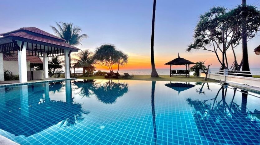 Beachfront Pool Villa 4BR – Malee Beach Villas E6