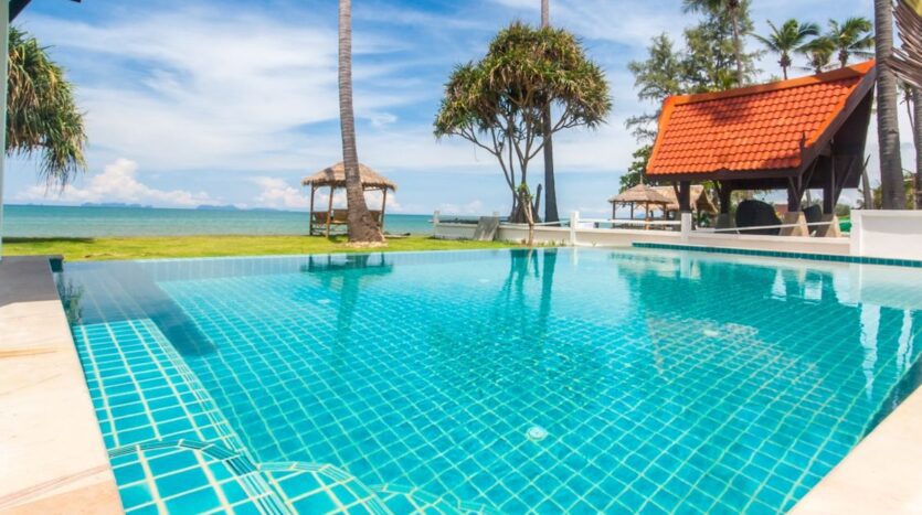 Beachfront Pool Villa 4BR – Malee Beach Villas E6