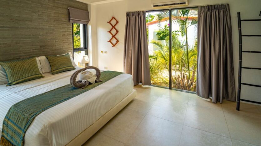 Beachfront Pool Villa 4BR – Malee Beach Villas E6