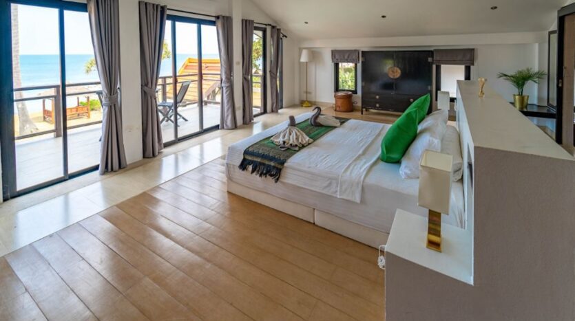 Beachfront Pool Villa 4BR – Malee Beach Villas E6