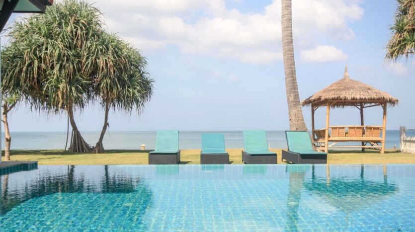 Beachfront Pool Villa 4BR – Malee Beach Villas E6