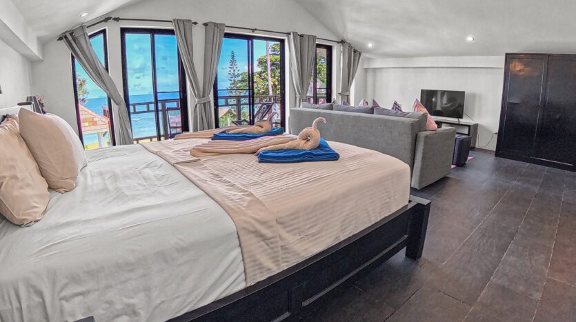 Beachfront Pool Villa 3BR – Malee Beach Villas E7