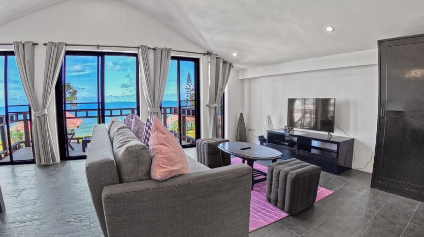 Beachfront Pool Villa 3BR – Malee Beach Villas E7