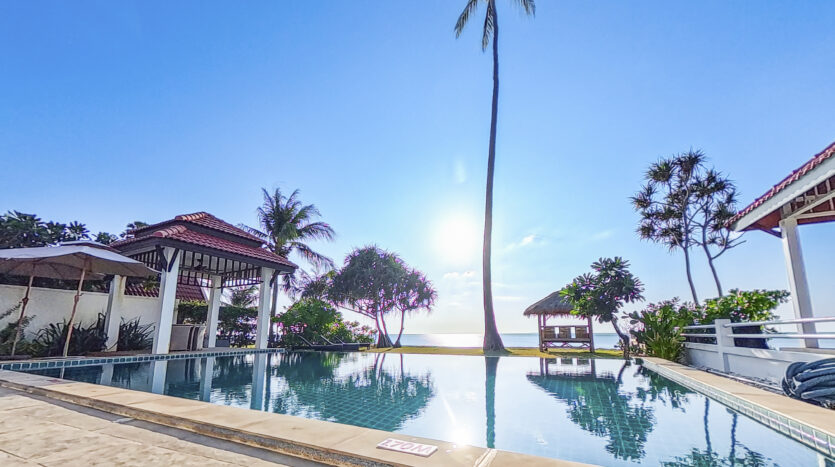 Beachfront Pool Villa 4BR – Malee Beach Villas E6