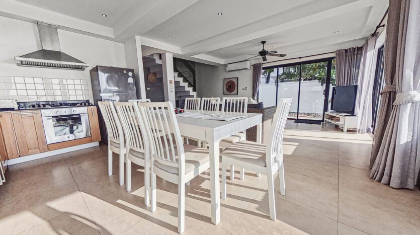 Beachfront Pool Villa 4BR – Malee Beach Villas E6