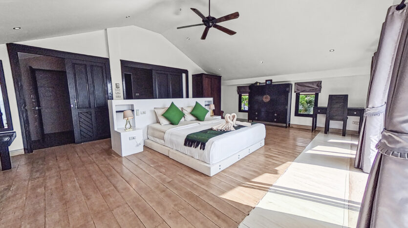 Beachfront Pool Villa 4BR – Malee Beach Villas E6