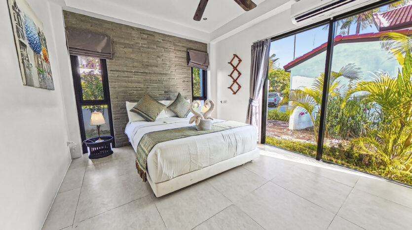 Beachfront Pool Villa 4BR – Malee Beach Villas E6