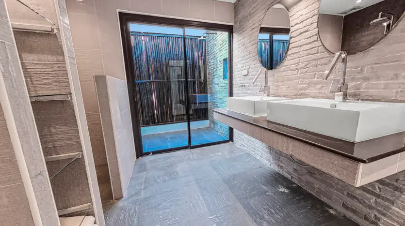 Beachfront Pool Villa 4BR – Malee Beach Villas E6