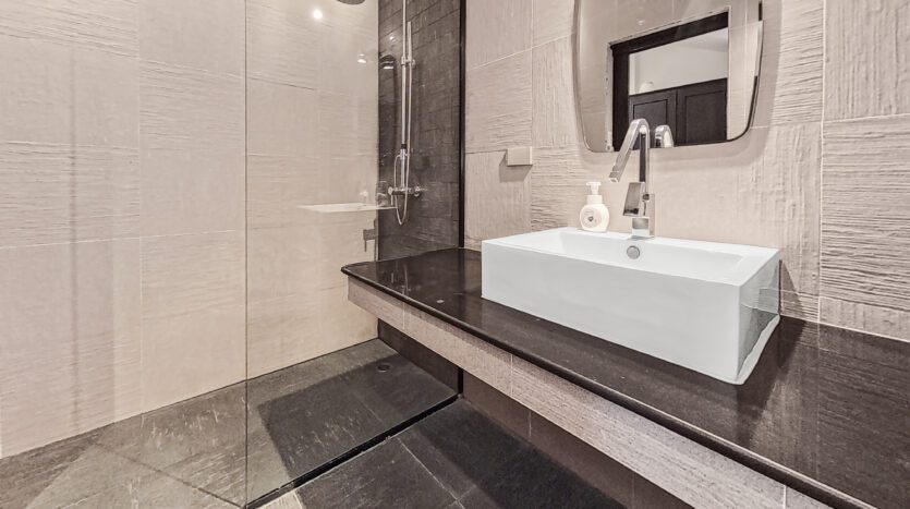 Beachfront Pool Villa 4BR – Malee Beach Villas E6