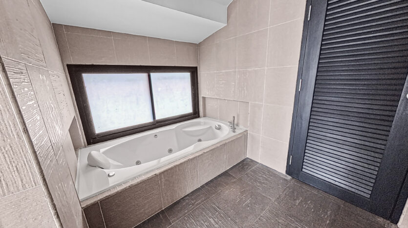 Beachfront Pool Villa 4BR – Malee Beach Villas E6