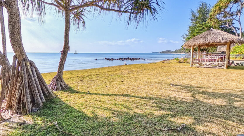 Beachfront Pool Villa 4BR – Malee Beach Villas E6