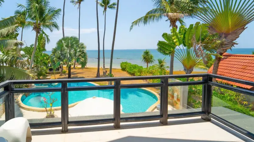 Beachfront Pool Villa 5BR – Malee Beach Villas E1