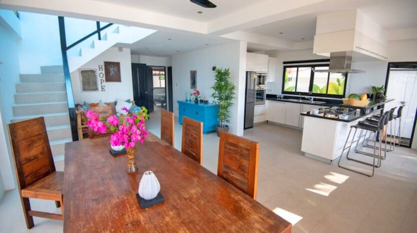 Beachfront Pool Villa 5BR – Malee Beach Villas E1