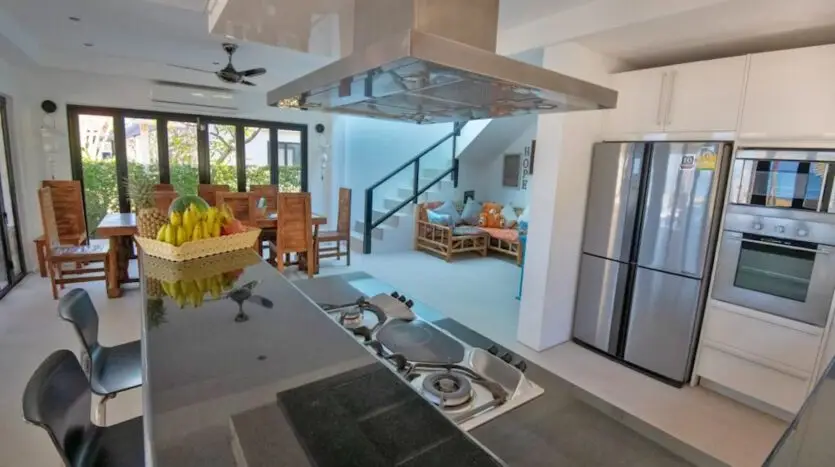 Beachfront Pool Villa 5BR – Malee Beach Villas E1