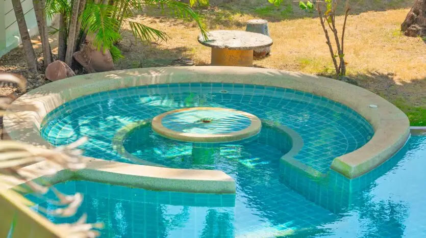 Beachfront Pool Villa 5BR – Malee Beach Villas E1