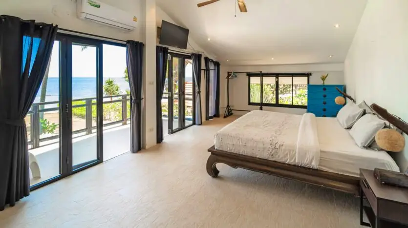 Beachfront Pool Villa 5BR – Malee Beach Villas E1