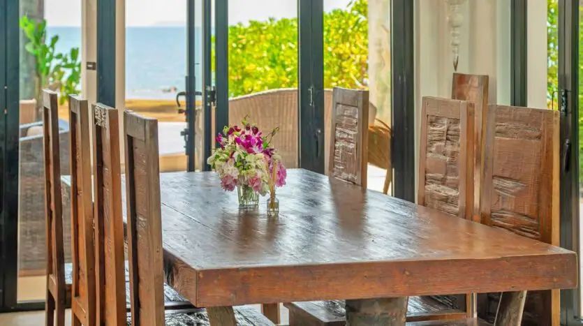 Beachfront Pool Villa 5BR – Malee Beach Villas E1