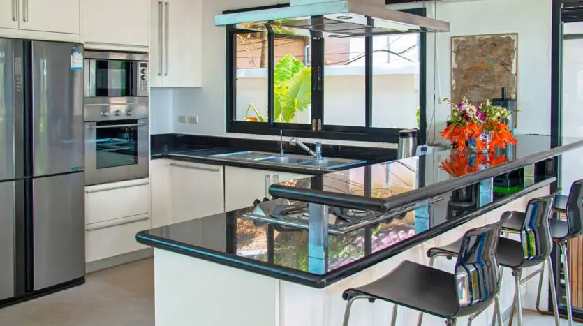 Beachfront Pool Villa 5BR – Malee Beach Villas E1