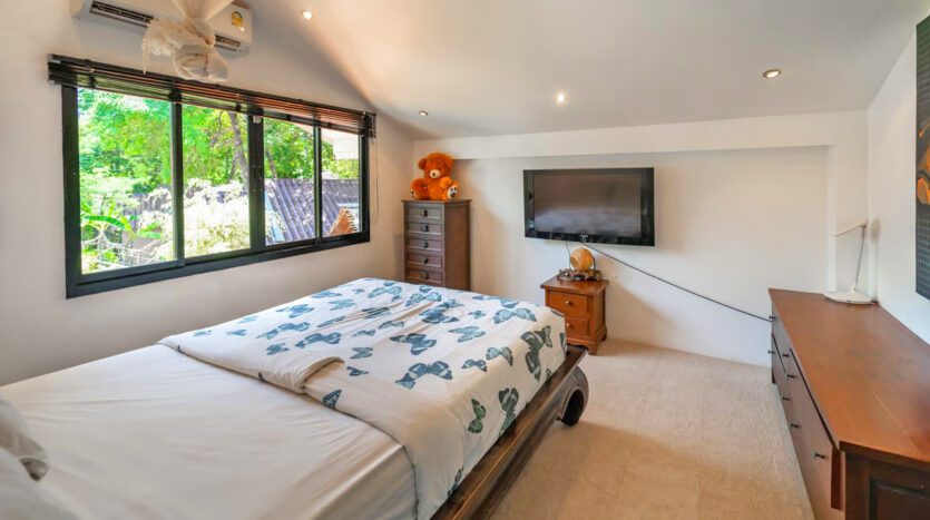 Beachfront Pool Villa 5BR – Malee Beach Villas E1