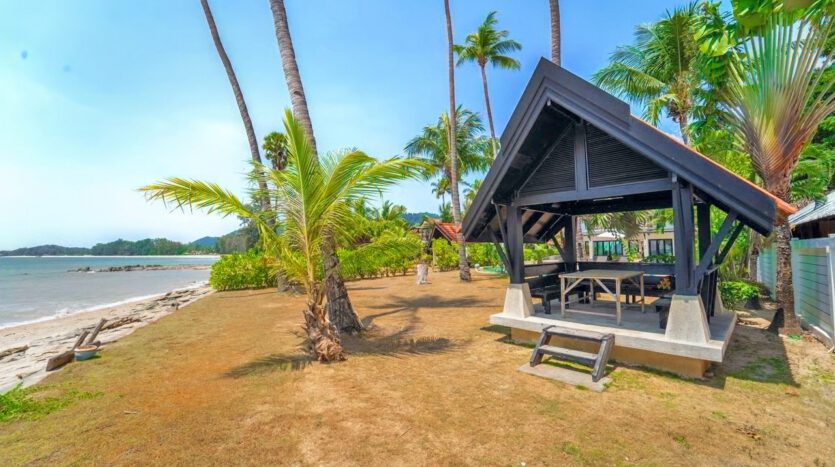 Beachfront Pool Villa 5BR – Malee Beach Villas E1