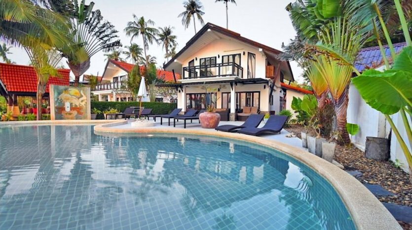 Beachfront Pool Villa 5BR – Malee Beach Villas E1
