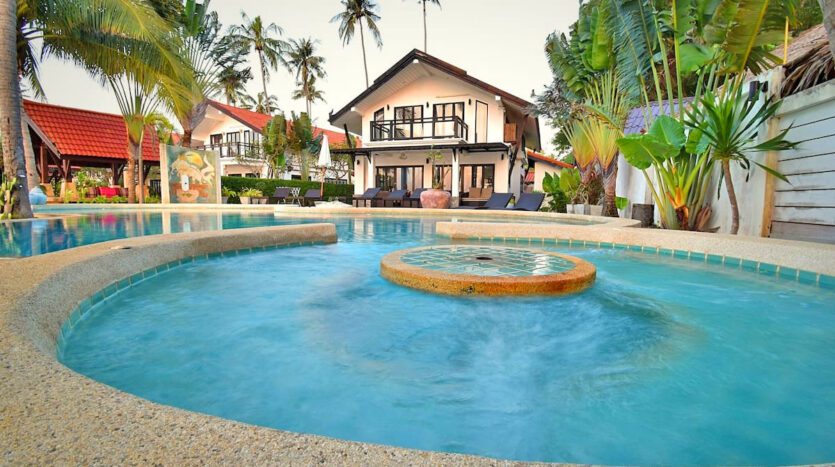 Beachfront Pool Villa 5BR – Malee Beach Villas E1