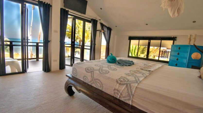 Beachfront Pool Villa 5BR – Malee Beach Villas E1